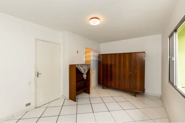 Imagem Casa bem localizada no jardim prudência com 3 Dormitórios,2 Banheiros, Sala com piso frio, Cozinha, corredor lateral, 2 vagas de garagem,