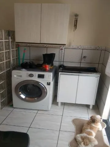 Imagem VENDA DE CASA NO CONDOMÍNIO ARUJÁ COUNTRY CLUB, EM ARUJÁ/SP, 200m² com 3 quartos, suíte, hidro, planejados, sala com lareira e 3 vagas. CONSULTE-NOS.