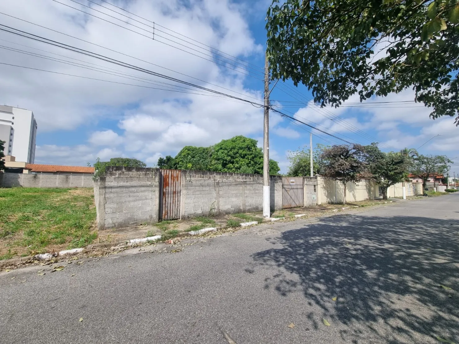 Imagem Oportunidade Única: Terreno Plano de 720m² no Residencial Dr. Lessa, Ideal para Construir a Casa dos Seus Sonhos Perto do Shopping Pátio Pinda!