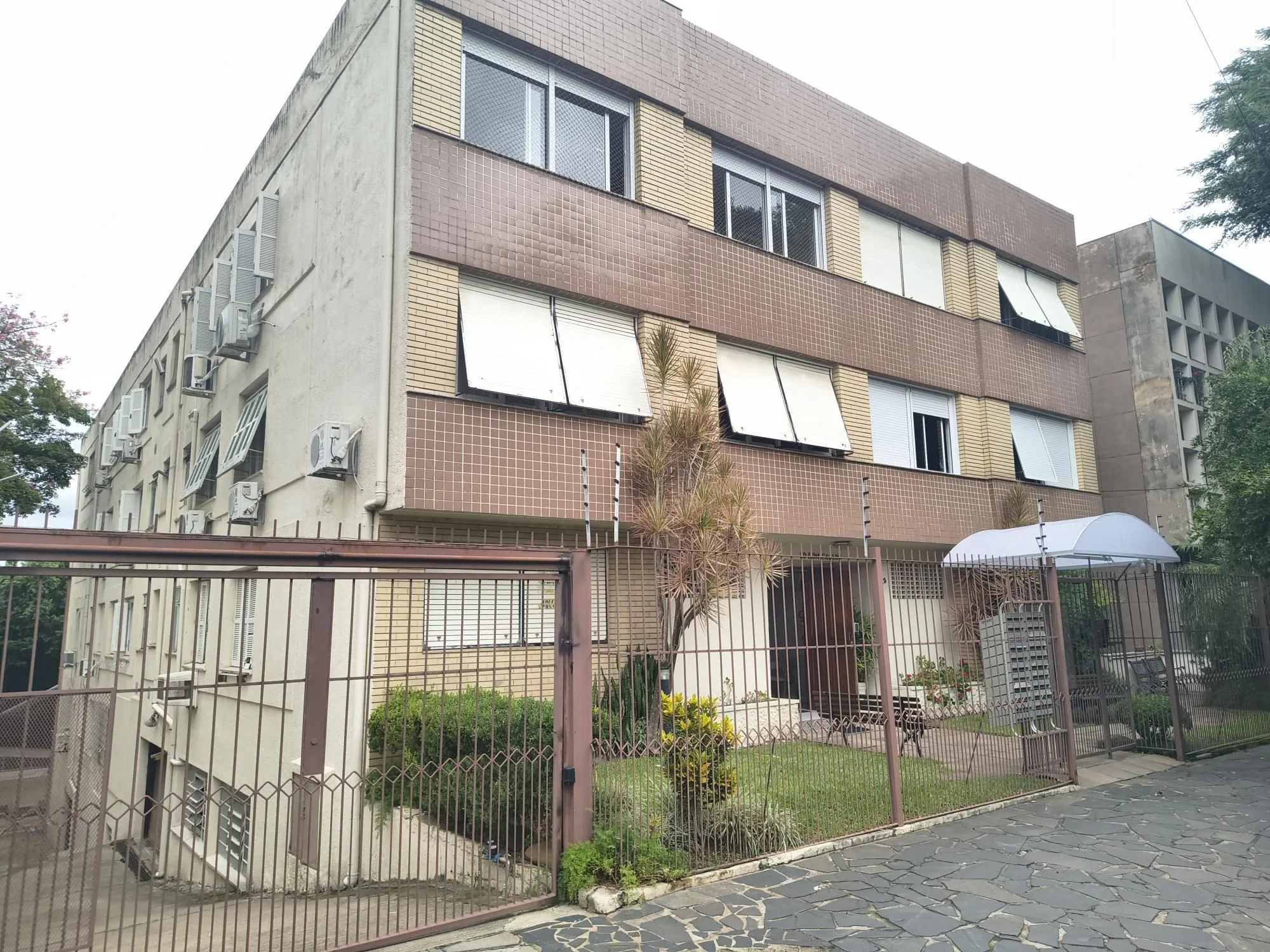 2 dormitórios com vaga escriturada no coração do Petrópolis
