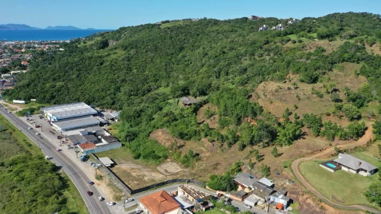 Imagem Terreno 2.094,88m² no Cond. Pôr do Sol, Centro de Garopaba-SC: Invista Já!
