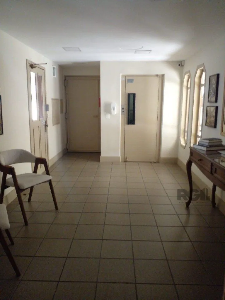 Imagem Apartamento de 2 dormitórios, 2 banheiros e 1 vaga de garagem no Bairro Petrópolis