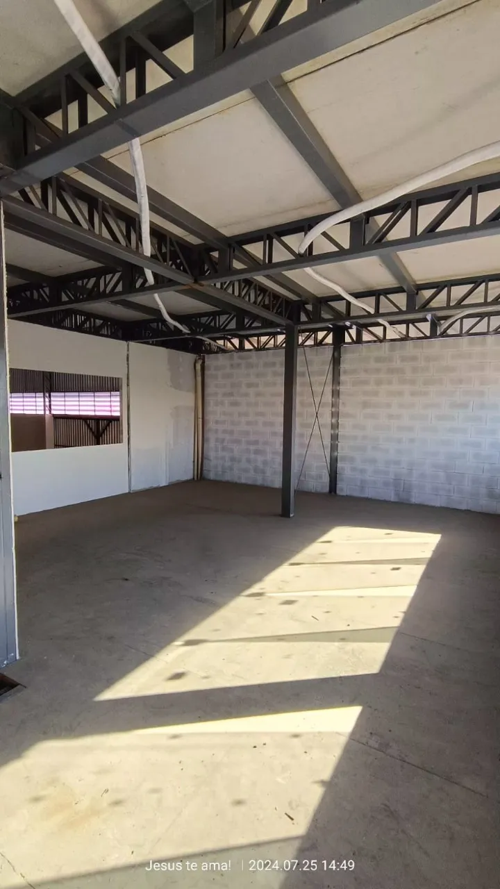 Imagem Aluguel de Barracão Industrial: Espaço Profissional no Distrito Industrial Iporanga, Sorocaba-SP - 600m², 1 Sala, 3 Banheiros, 10 Vagas.