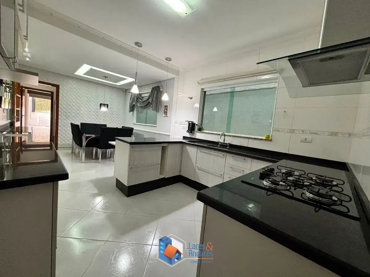 Imagem Sobrado para venda em Jardim Mangalot com 3 quartos, sendo 1 suíte, 193m²