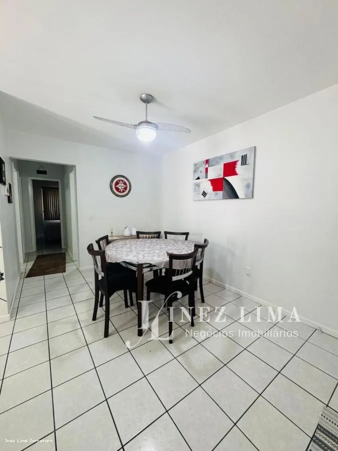 Imagem Aluguel por Diária para Temporada em Itapema, Meia Praia, 3 dormitórios, 1 suíte, 2 banheiros, 1 vaga