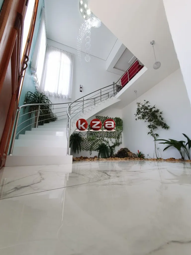 Imagem Casa de luxo no Condomínio Portal do Lago: 4 suítes, 3 salas, 7 banheiros, 2 vagas, 541m² em Valinhos-SP. Venda ou locação.