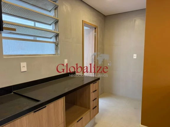 Imagem Apartamento à venda com 68m², quartos, garagem, reformado por R$440.000,00 no Embaré em Santos