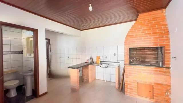 Imagem Casa térrea com 3 dormitórios, piscina, espaço gourmet com churrasqueira.
