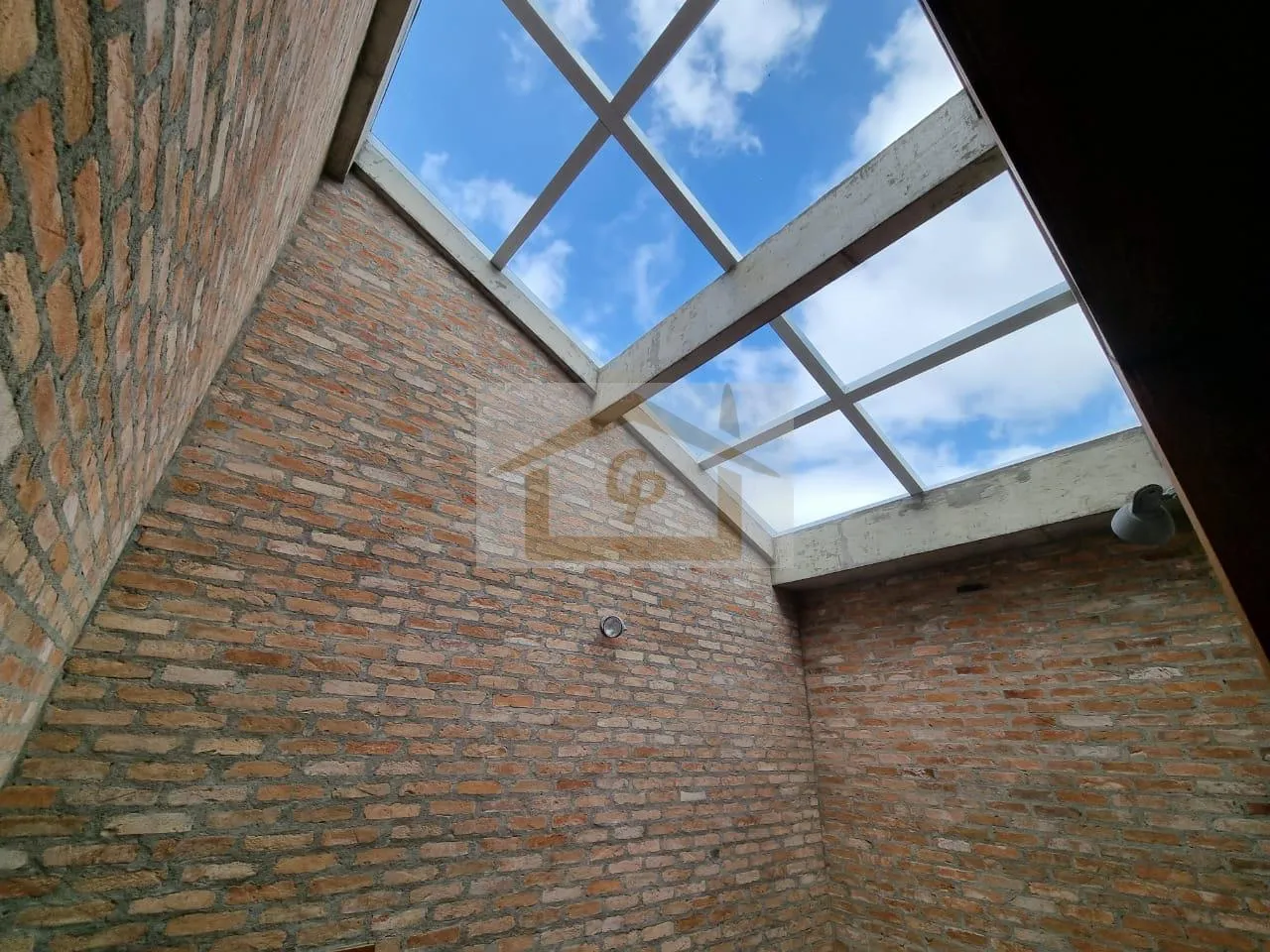 Imagem Conforto, segurança e natureza!!! Casa com 3 suítes , 4 vagas - *Granja Viana