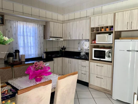 Imagem Casa para Venda em Concórdia, Petrópolis, 2 dormitórios, 1 banheiro, 1 vaga