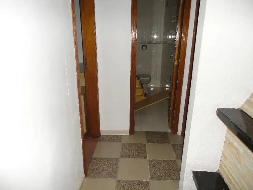 Imagem Casa com três dormitórios, suíte, piscina e 3 vagas.