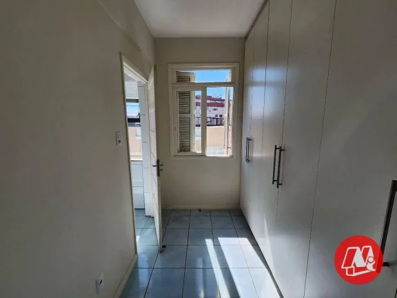Imagem Morano vende próximo Hospital de Clinicas, 3 dormitórios com vaga.