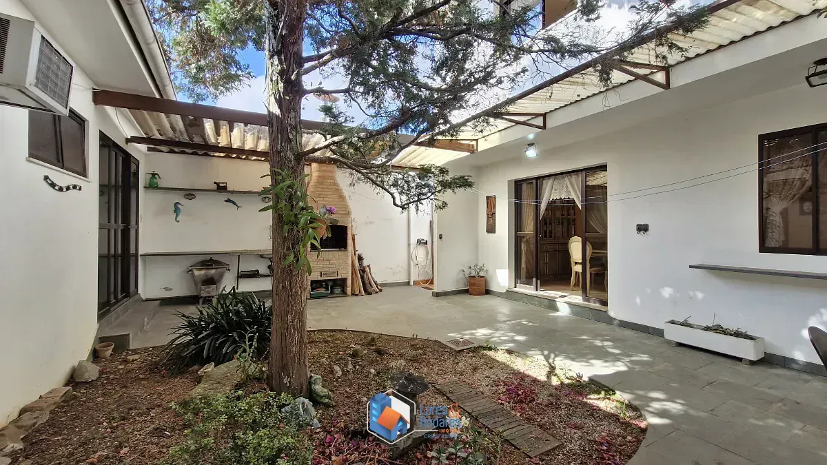 Imagem Casa para venda em Vila Inah com 4 quartos, sendo 2 suítes, 320m²