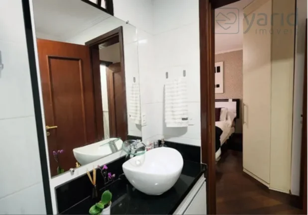 Imagem Apartamento de Luxo à Venda no Edifício Mirante do Vale-SP: 3 Quartos, 1 Suíte, 2 Banheiros, 2 Vagas de Garagem, 157m²