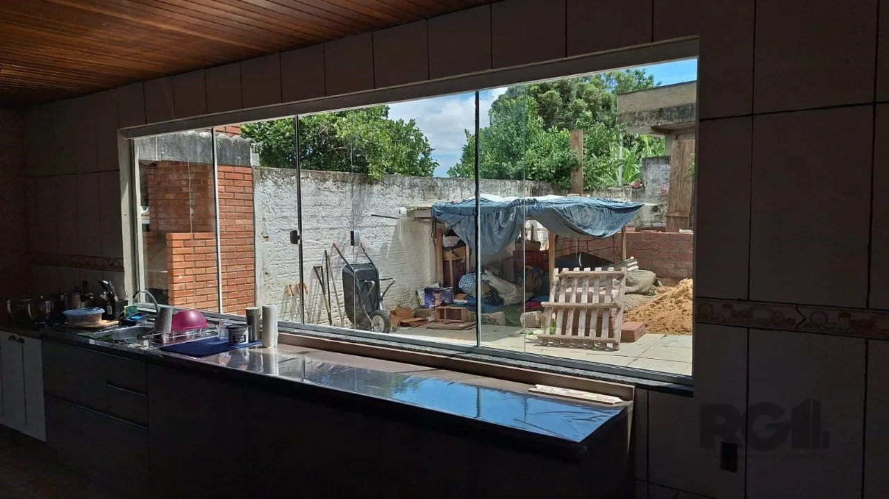 Imagem Terreno com casa com 3 quartos, vaga de garagem, no bairro Ipanema, Porto Alegre/RS