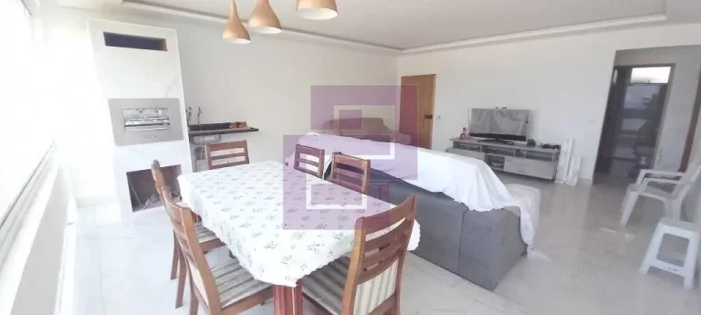 Imagem Pitangueiras. Pe na areia.