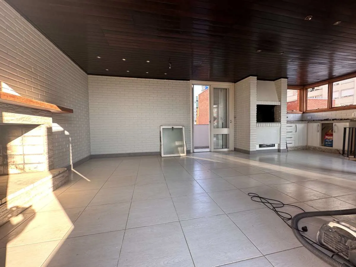 Imagem Cobertura à venda em Torres, predial, com 3 quartos, 252,00m2