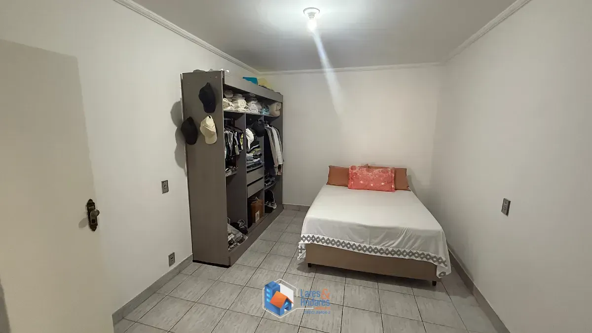 Imagem Casa para venda em Jardim Irapiranga com 5 quartos, sendo 1 suíte, 394m²