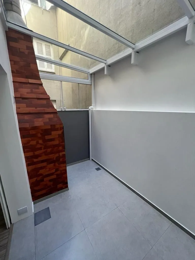 Imagem Apartamento GARDEN de 2 dormitórios Reformado. Próximo a 24 de Outubro.