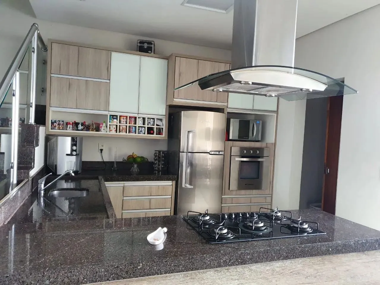 Imagem Espetacular casa em condomínio à venda em Sorocaba-SP, Horto Florestal - 3 quartos, 1 suíte, 3 salas, 2 vagas, 177m²!
