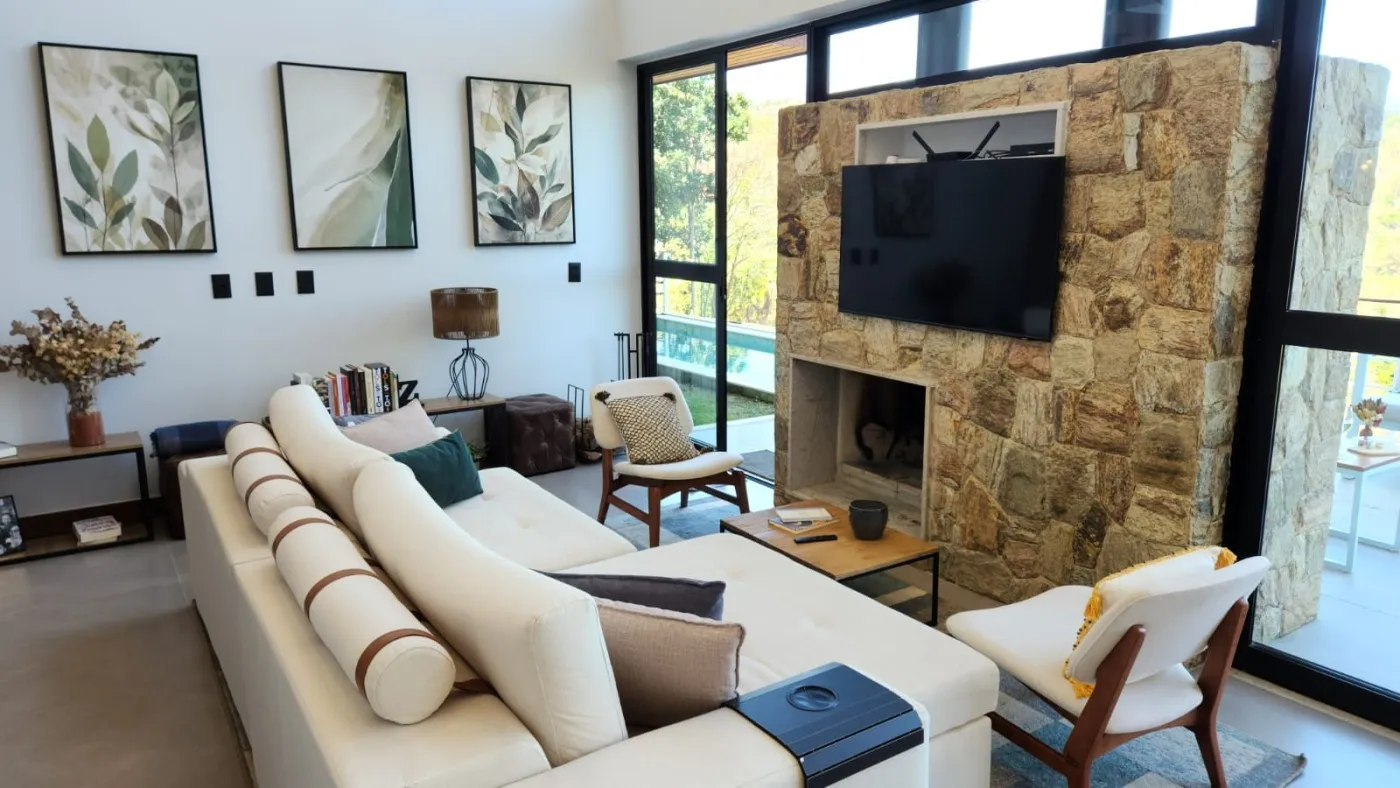 Imagem Casa em Condomínio para Venda em Petrópolis / RJ no bairro Itaipava
