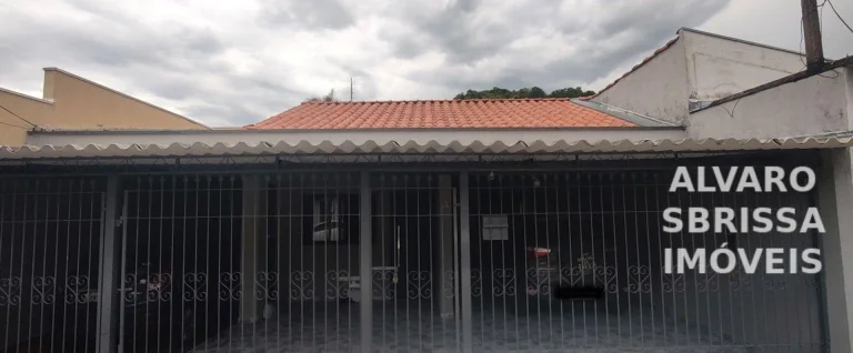 Imagem Casa com duas residências. Uma com suíte e duas vagas cobertas na garagem - outra com dois dormitórios e uma vaga na garagem na Vila Leis Itu/SP
