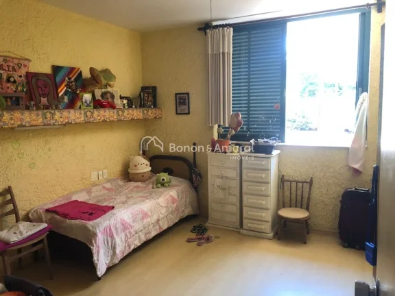Imagem Esta casa encanta pelo conforto, amplitude e excelente distribuição dos ambientes. A área social ...