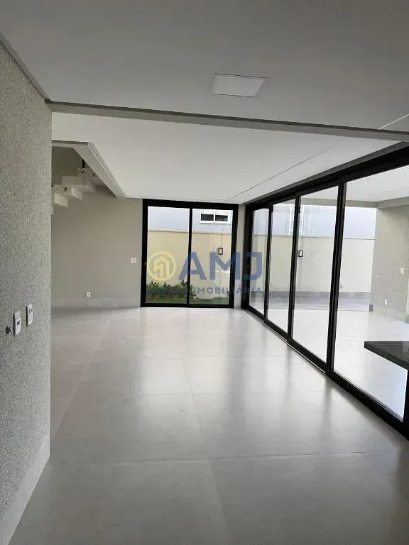 Imagem SOBRADO DE ALTO PADRÃO COM ELEVADOR PRIVATIVO, 4 SUÍTES E PISCINA AQUECIDA - PORTAL DO SOL GARDEN