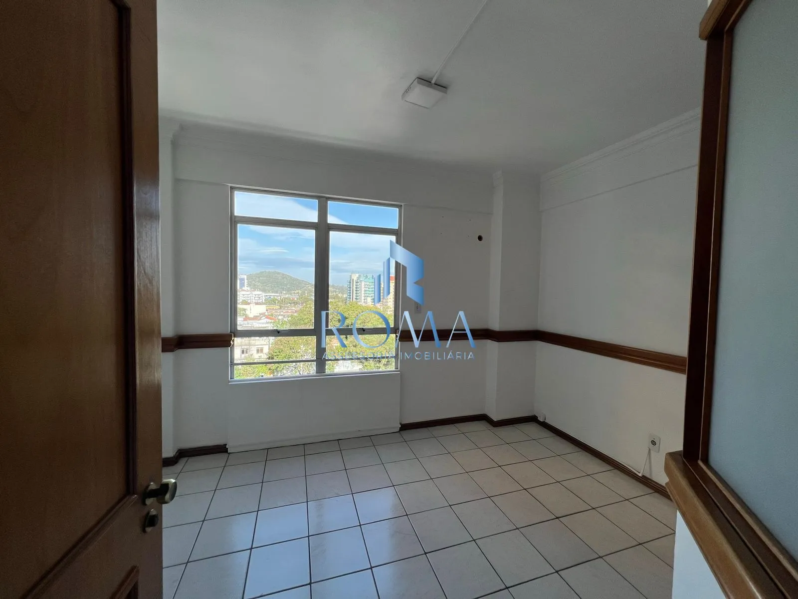 Imagem Sala Comercial 1 dormitórios à venda Nossa Senhora de Fátima Santa Maria/RS