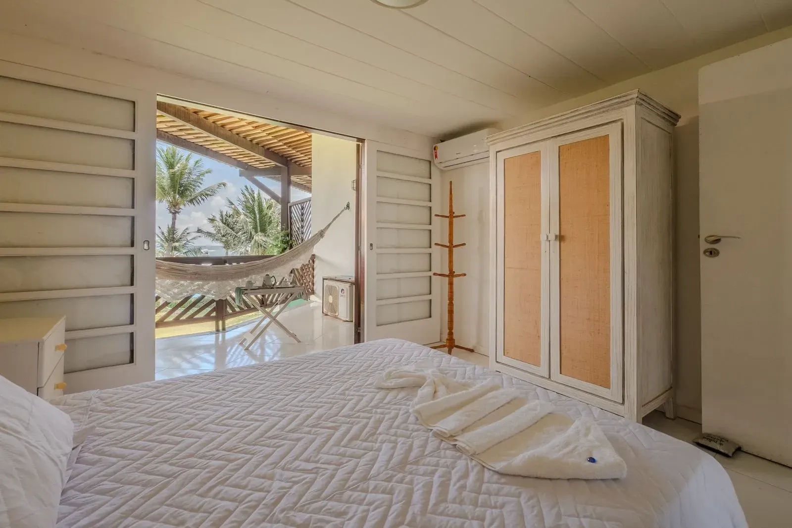 Imagem Apartamento com 4 Quartos para Alugar ou Temporada, 116 m² em Praia do Forte - Mata de São João