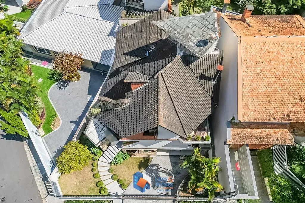 Foto do imóvel Casa à venda 4 Quartos 2 Suites 4 Vagas 237M² Jardim Marajoara São Paulo - SP em Rua Renato Viana