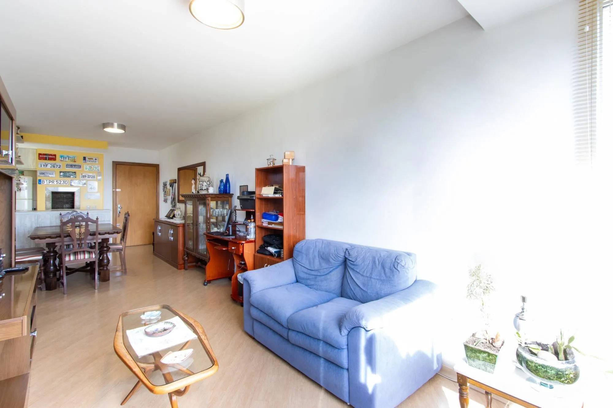 Imagem Apartamento de 2 dormitórios, na zona sul de Porto Alegre, semi-mobiliado, churrasqueira e box escriturado.