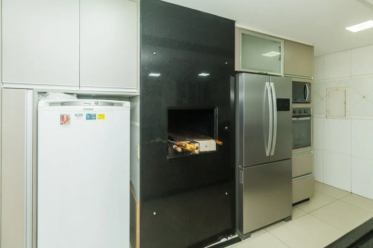 Imagem Casa com 5 dormitórios à venda em Parque Santa Fé, Porto Alegre.