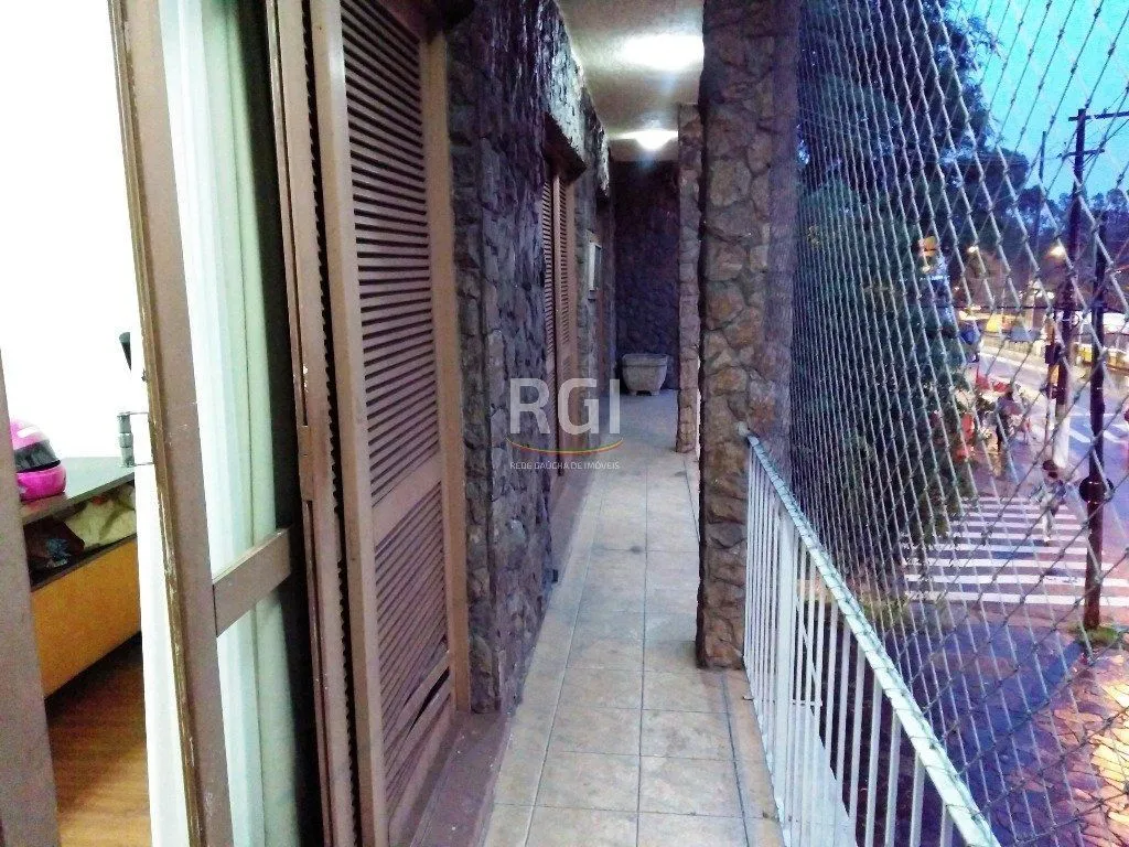Imagem Cobertura para Venda - 323.99m², 3 dormitórios, sendo 1 suites, Partenon