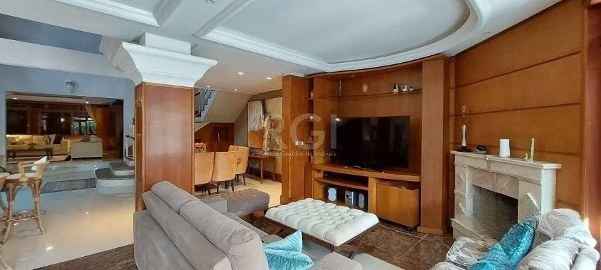 Imagem Excelente casa de 386m² com 04 dormitórios sendo 03 suítes.
