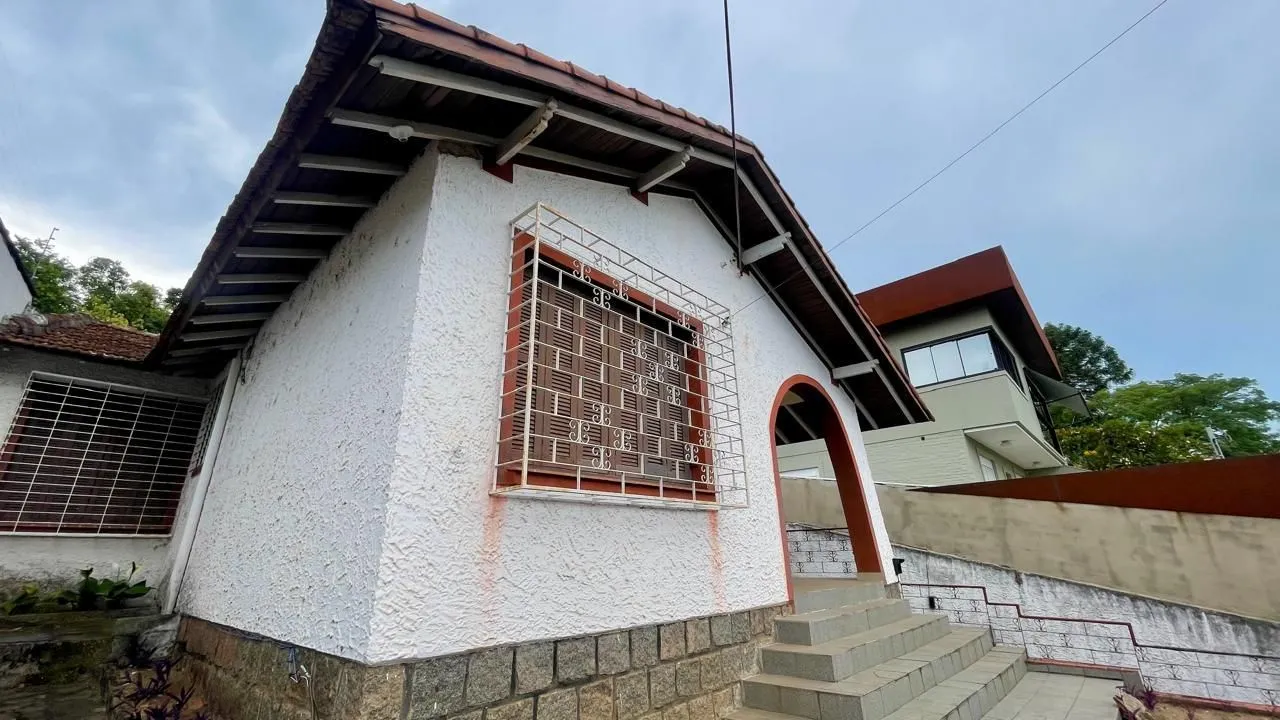Imagem Terreno em área nobre com casa averbada e árvores frutíferas