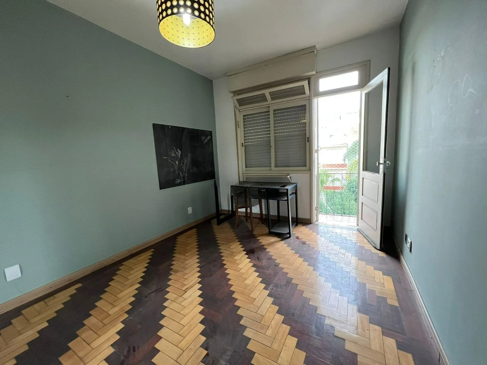 Imagem Apartamento de 3 dormitórios á venda no Bairro Rio Branco, Porto Alegre.