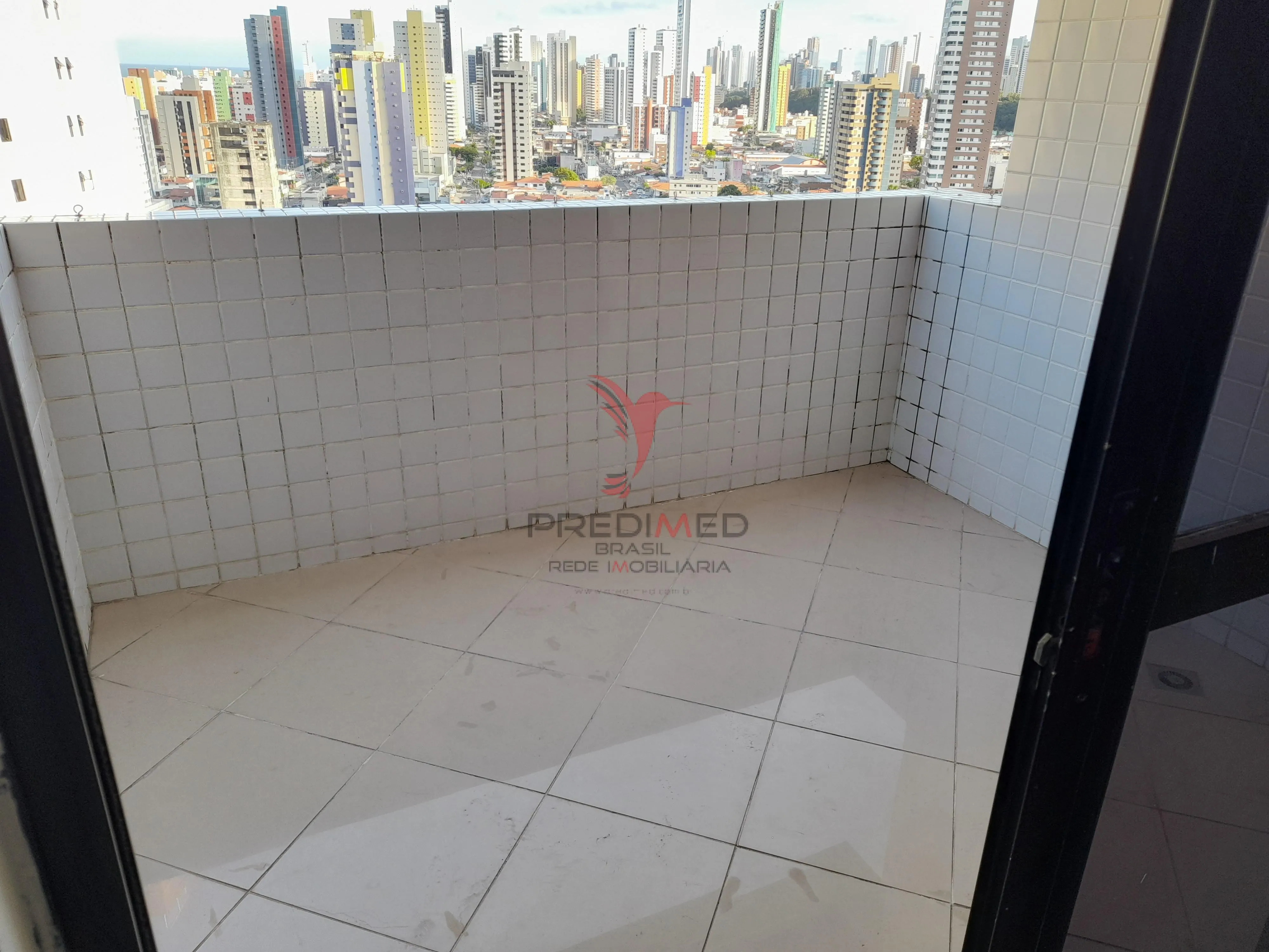 Imagem Apartamento em Manaira com 220 mts2. 4 Suites, 2 Varandas, 3 Vagas de Garagem, 1 por andar