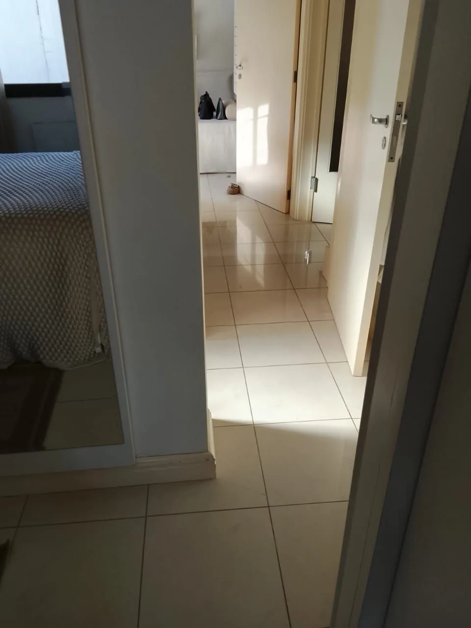 Imagem Excelente 2D C/Suíte e vaga coberta Três Figueiras - Porto Alegre