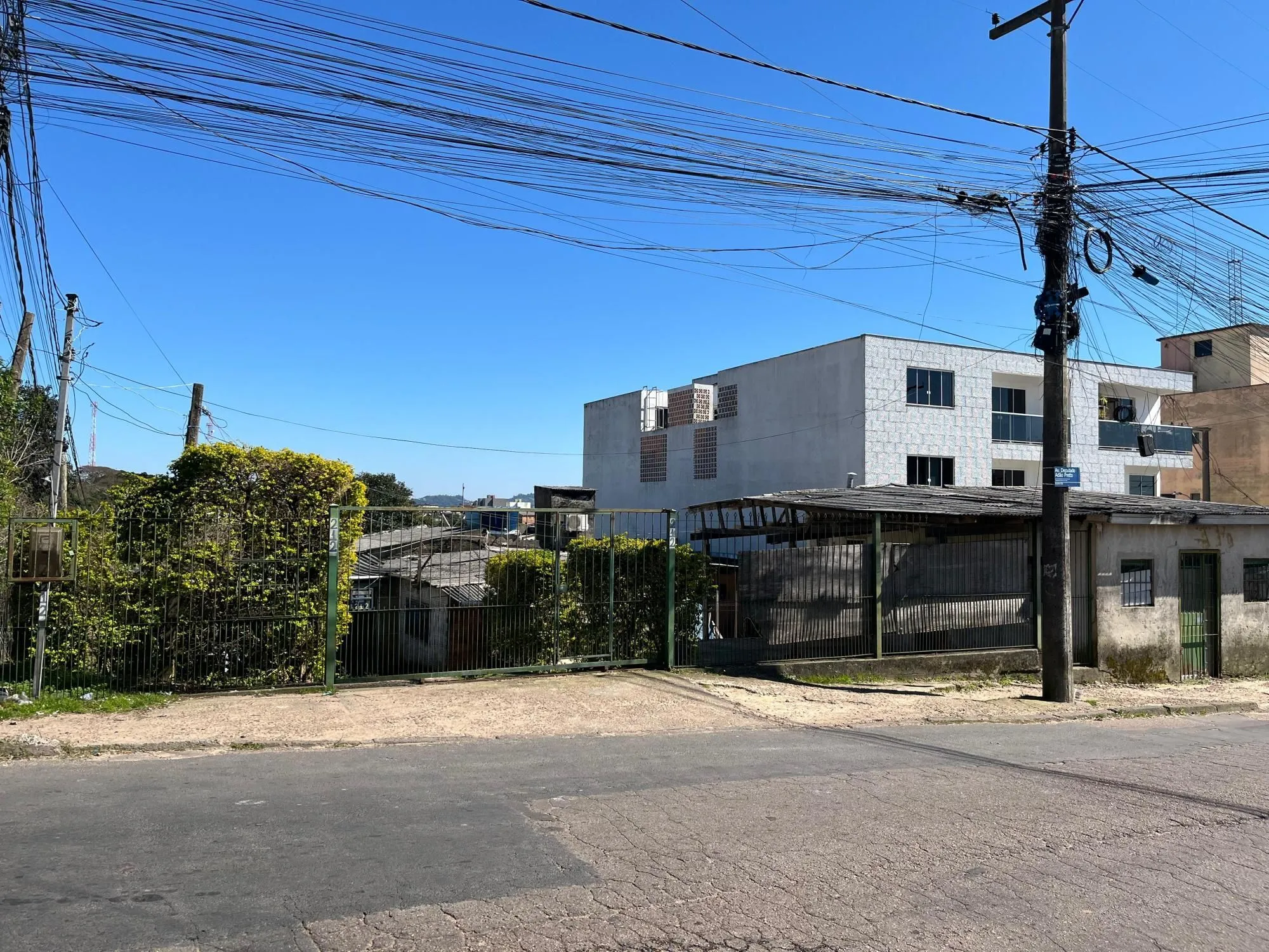 Imagem Terreno comercial com 720m2 à venda, bairro Lomba do Pinheiro, Porto Alegre, RS