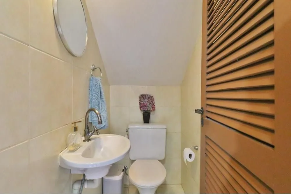 Imagem Casa térrea com 2 dormitórios, lavabo, espaço gourmet e 2 vagas.