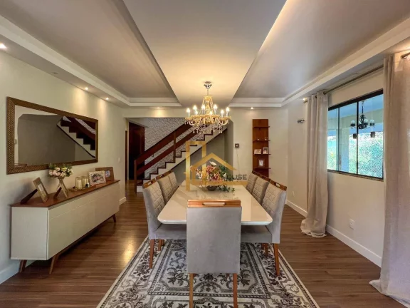 Imagem Casa com 5 quartos sendo 3 suítes perto do Clube Comay e da Feirinha do Alto de Teresópolis!