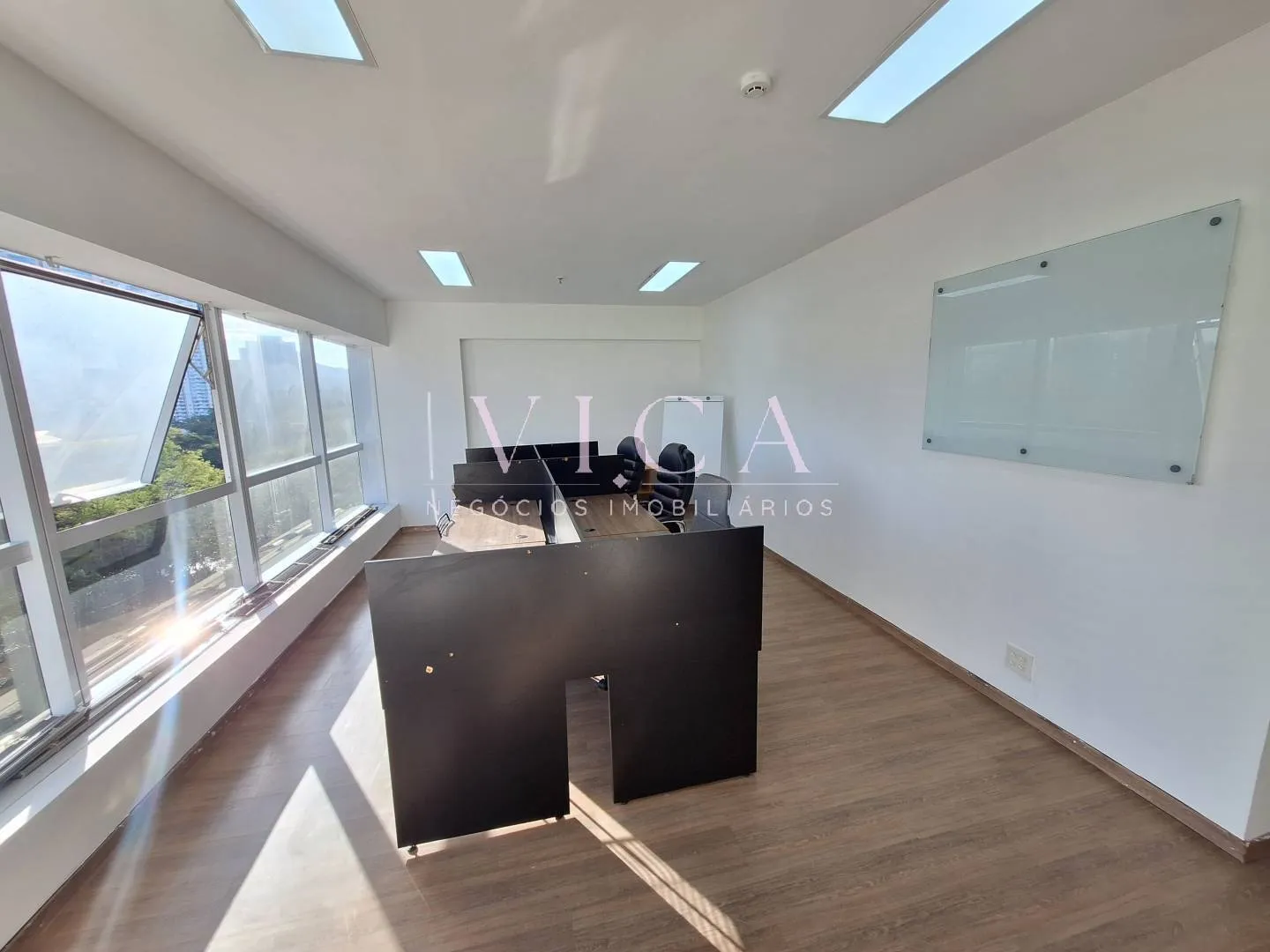 Imagem Sala mobiliada 42m² para aluguel por R$ 3.000,00/mês - Alphaville/SP