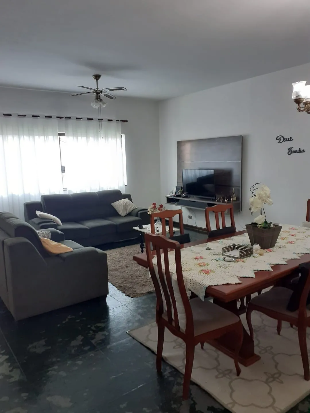 Imagem Casa à venda 3 Quartos, 2 Suites, 3 Vagas, 348M², Parque São Domingos, Pindamonhangaba - SP