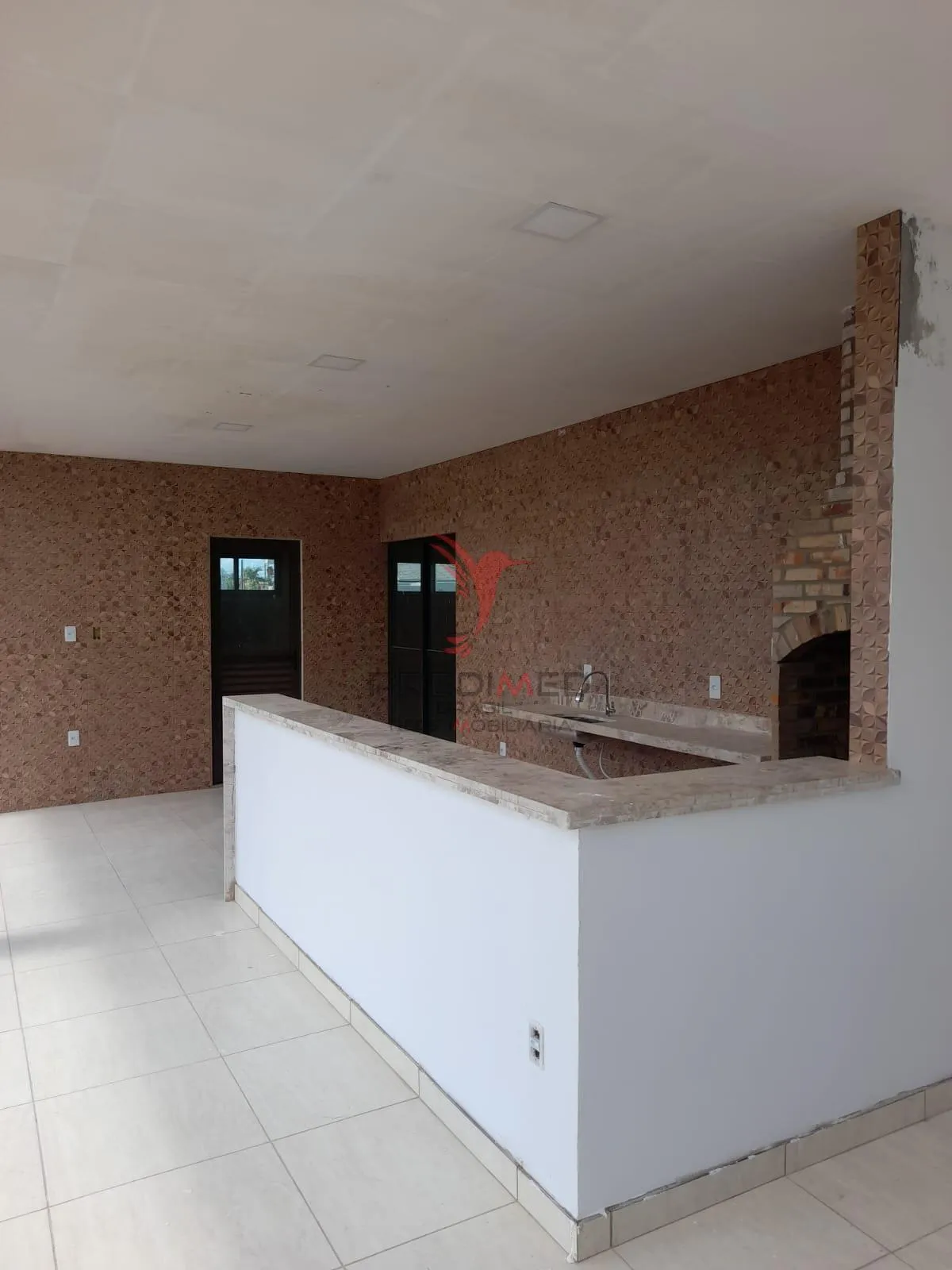 Imagem Casa com piscina,aceita carro, apartamento no negócio, 2 Suites, 3 Vagas de Garagem