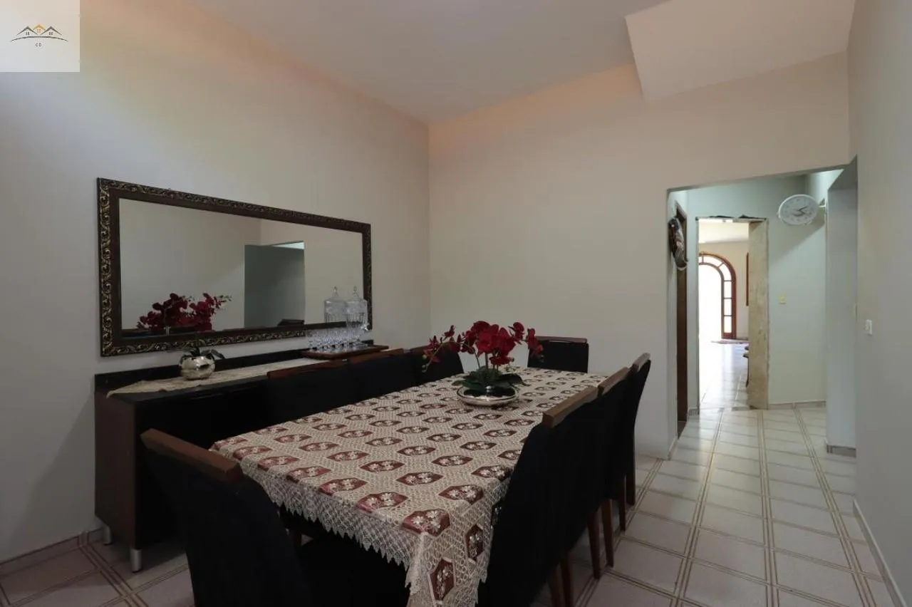 Imagem Sobrado à venda na V. Pires, Santo André 5 dorm. 2 suítes 5 vgs 280m²