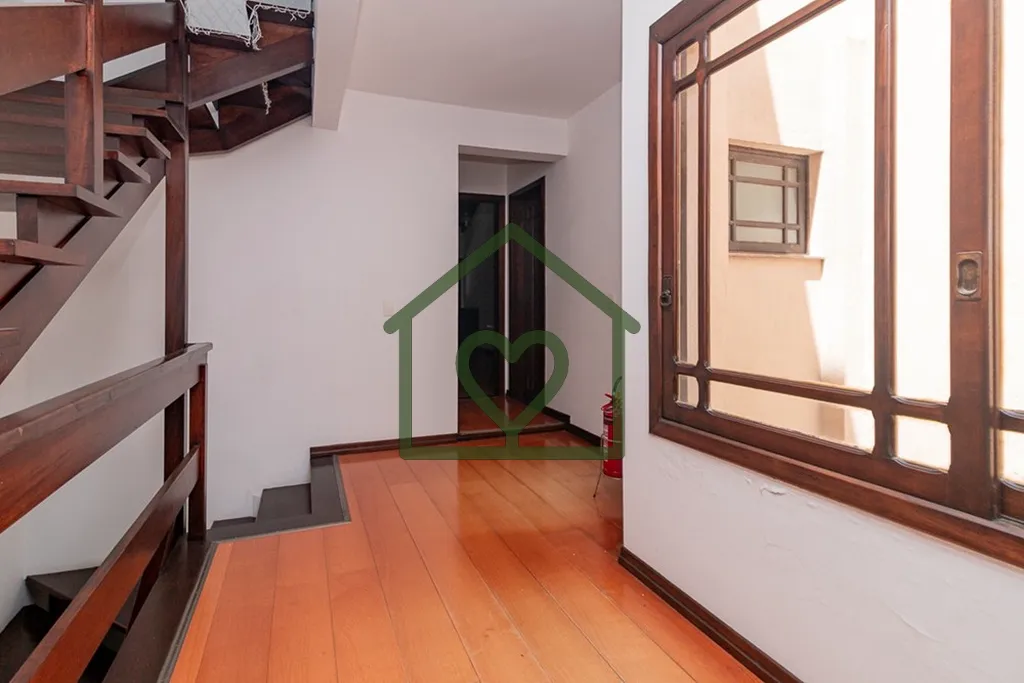 Imagem Casa 4 Quartos na Chácara das Pedras, Porto Alegre 
 
A casa conta com 4 dormitórios amplos, sendo...