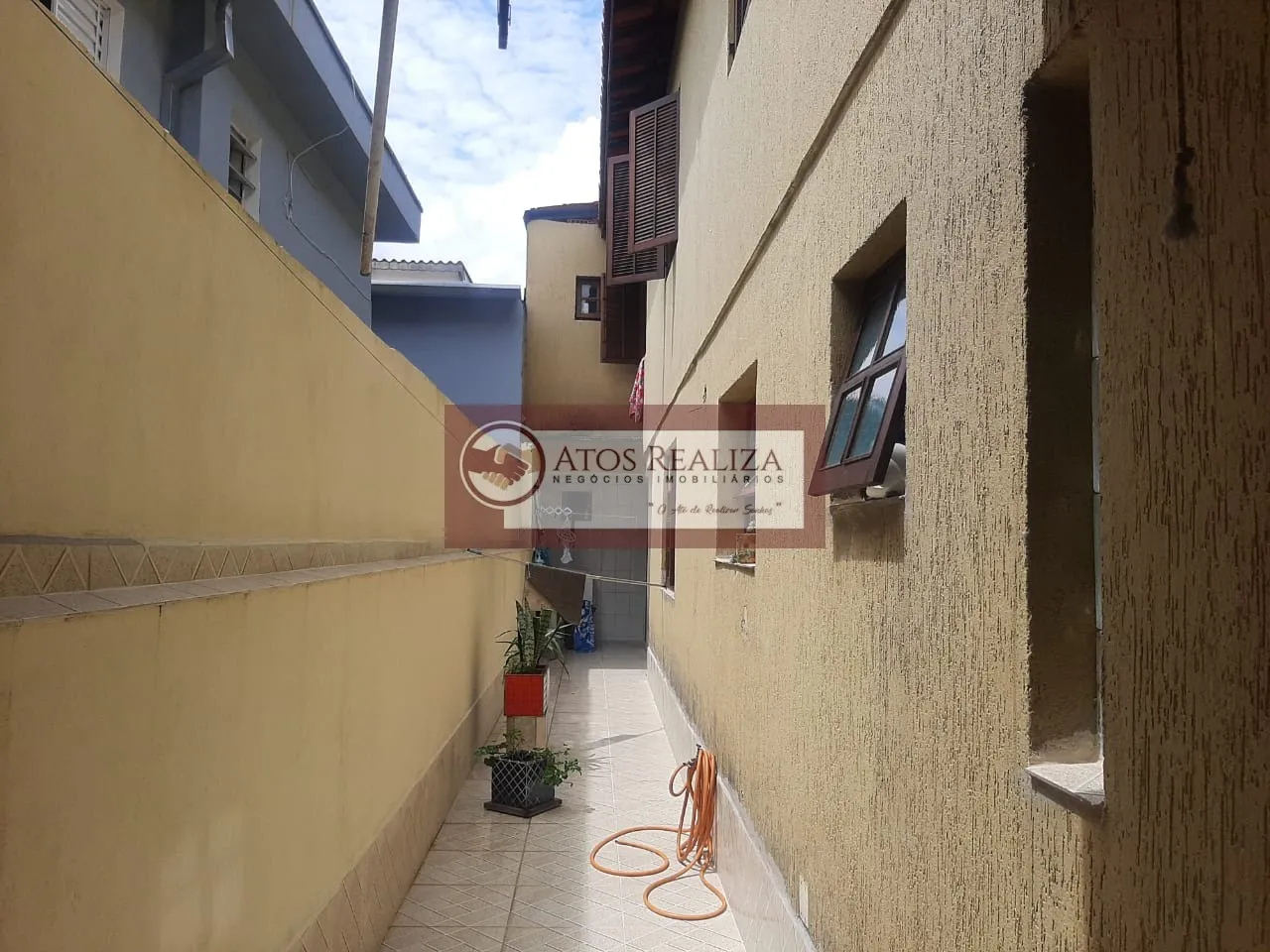 Imagem Vendo Sobrado em Pq das Arvores Com 4 Dormitórios -São Paulo