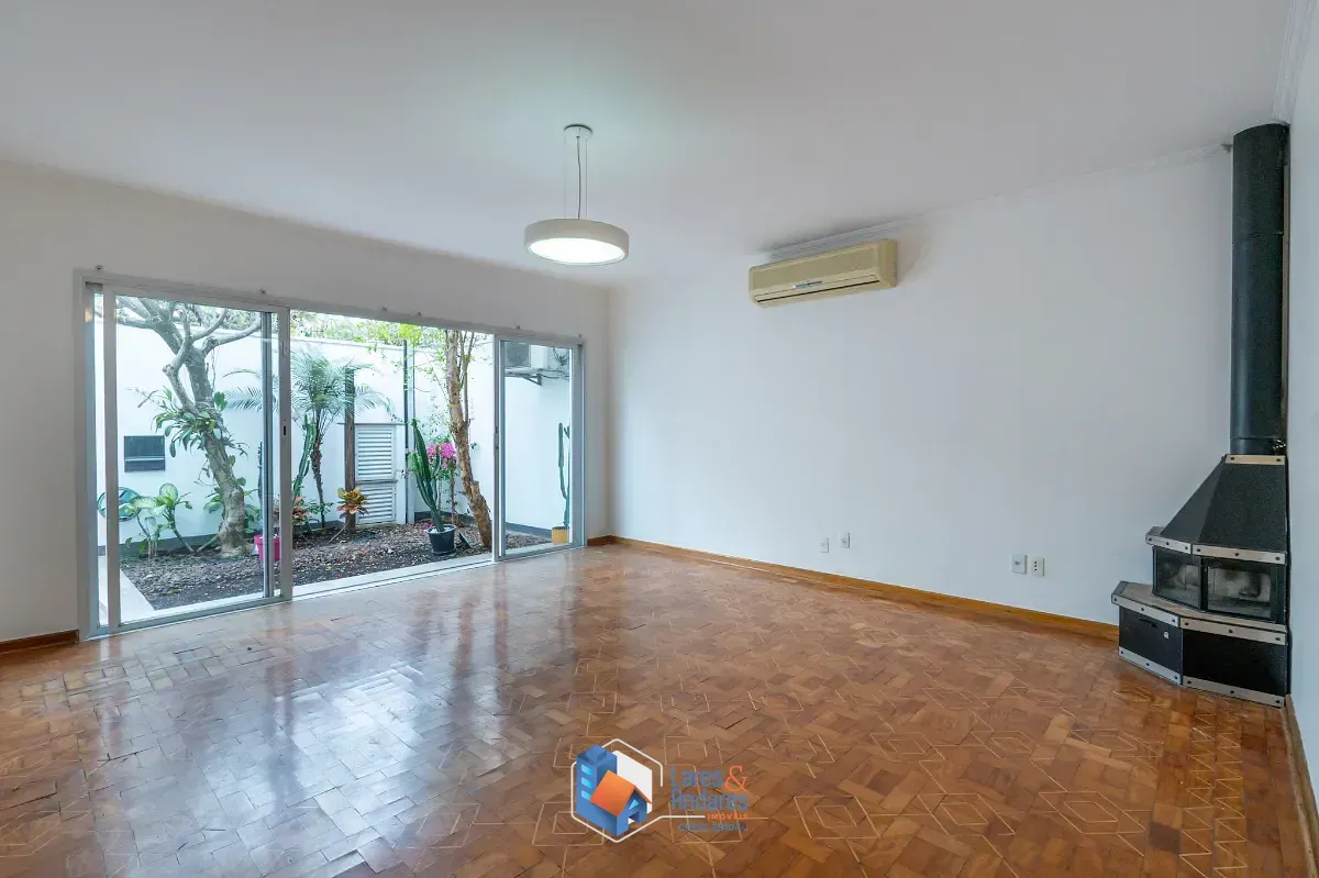 Imagem Casa para venda em Perdizes com 4 quartos, sendo 1 suíte, 171m²