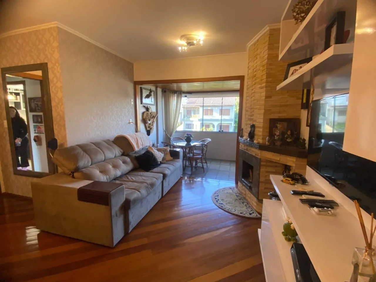 Imagem Excelente apartamento 3 dormitórios sendo 01 suíte, Sacada e com Òtima Posição Solar